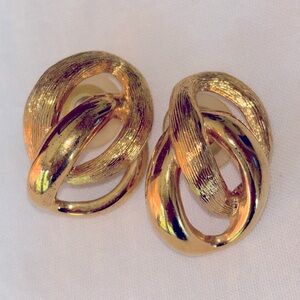 Napier Signed Classics in Shining Gold with Brushed Interlocking Links